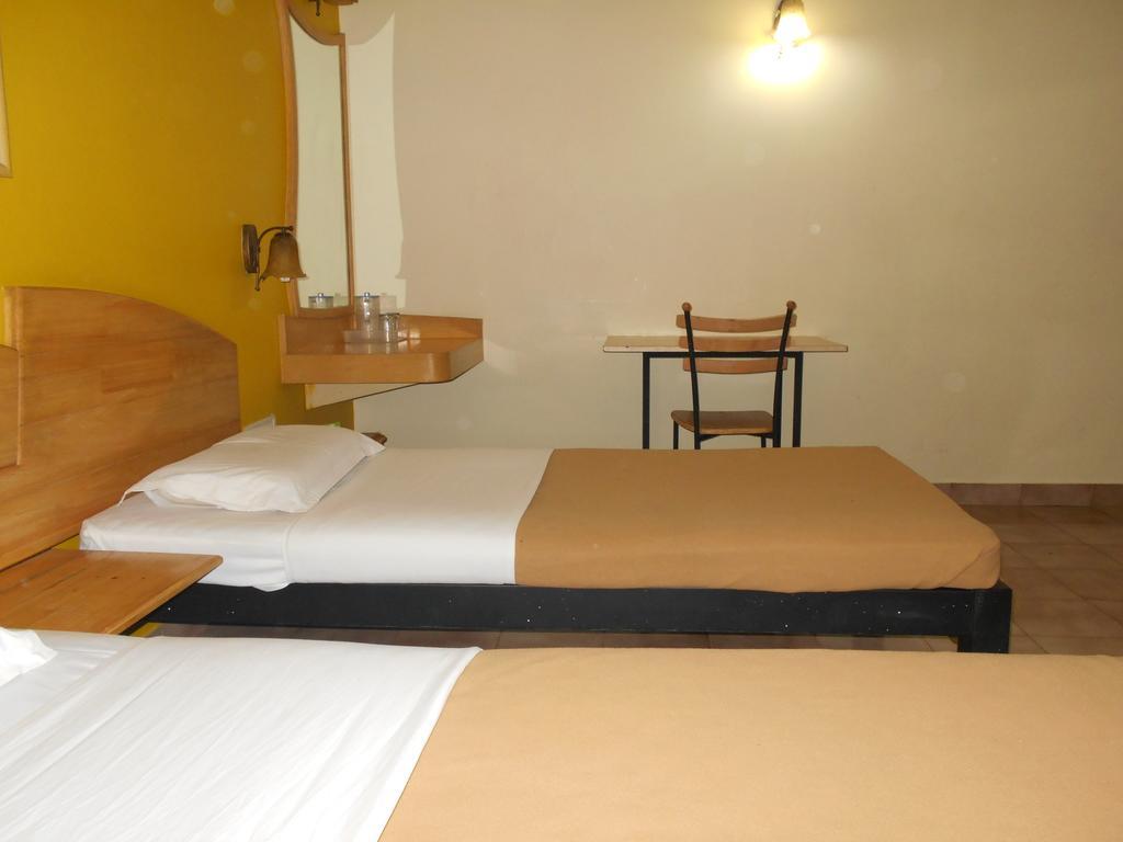 Tom'S Hotel Бангалор Номер фото